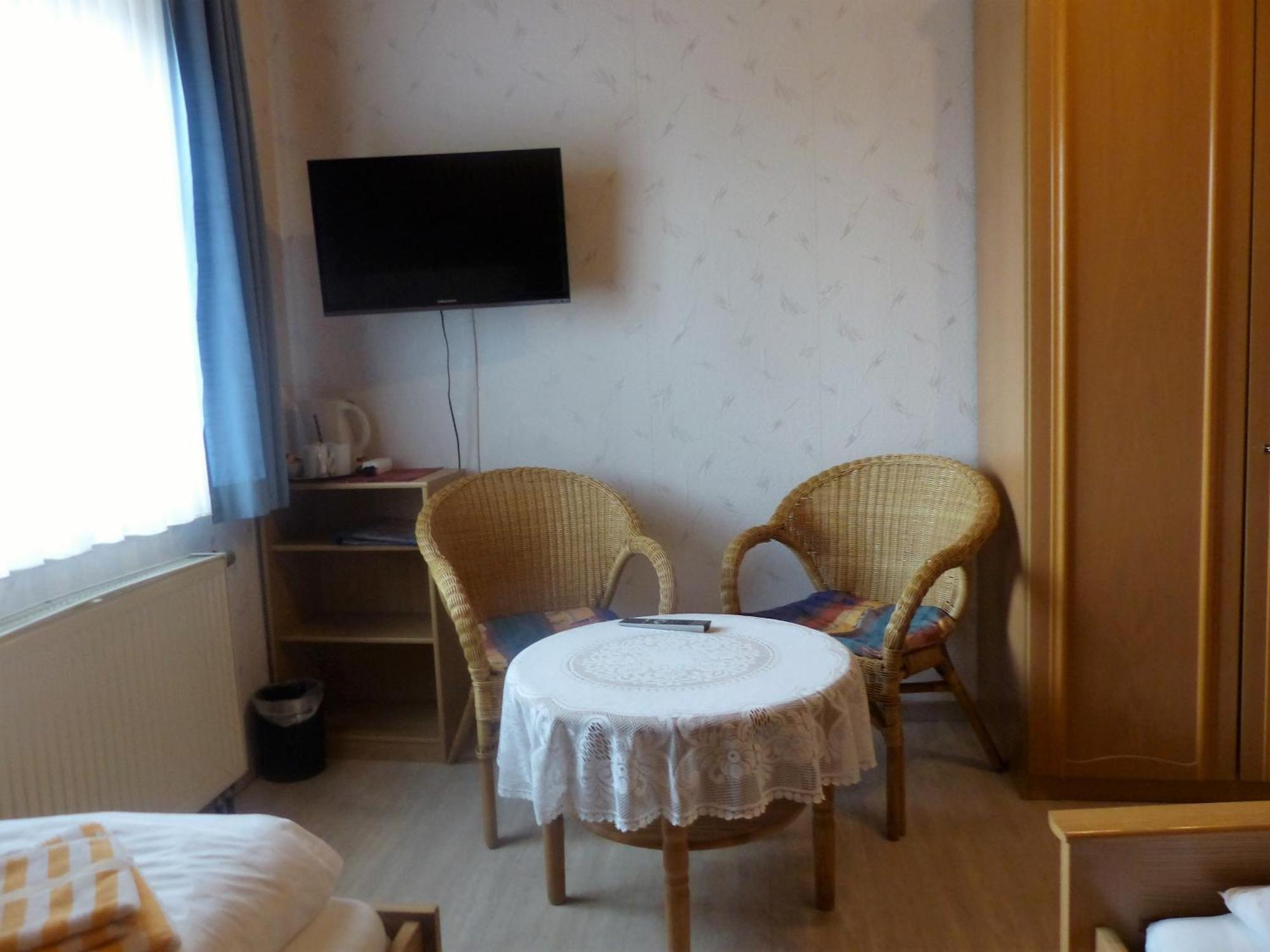 Gasthaus Zur Linde Gebsattel Номер фото