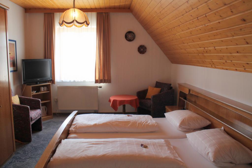 Gasthaus Zur Linde Gebsattel Номер фото