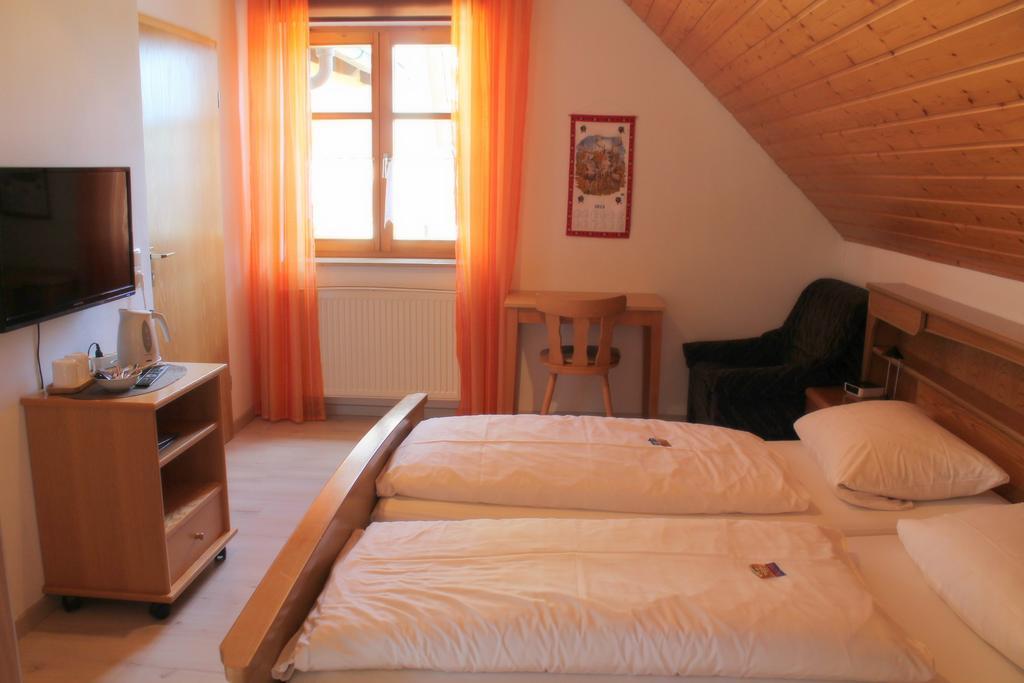 Gasthaus Zur Linde Gebsattel Номер фото