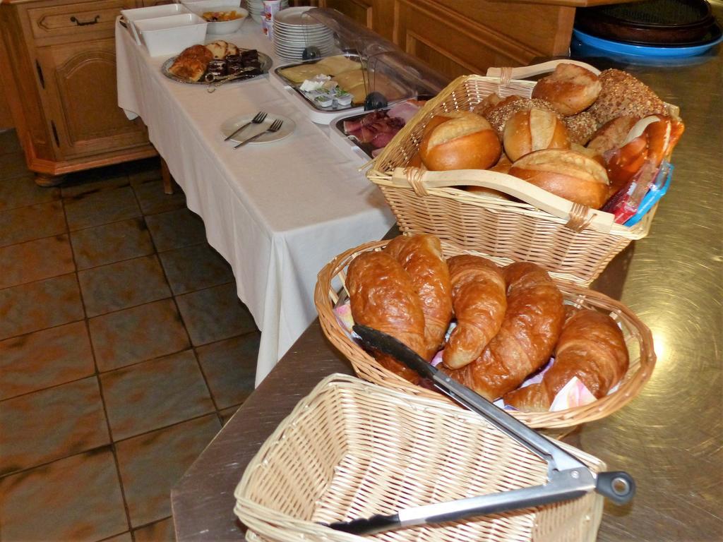 Gasthaus Zur Linde Gebsattel Экстерьер фото